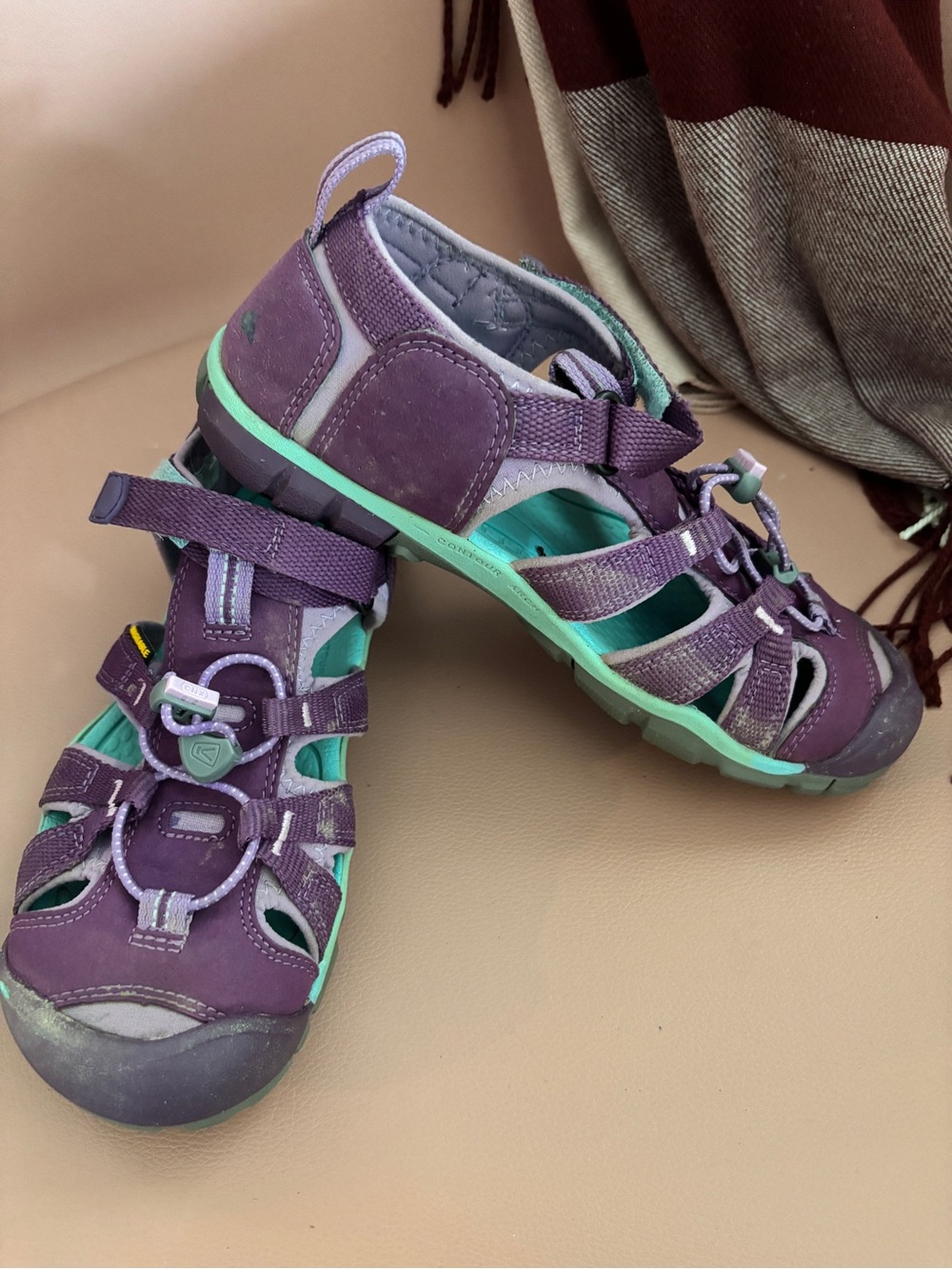 VGUC KEEN Seacamp girls sandal, adjustable tie, size 4 youth, purple suede